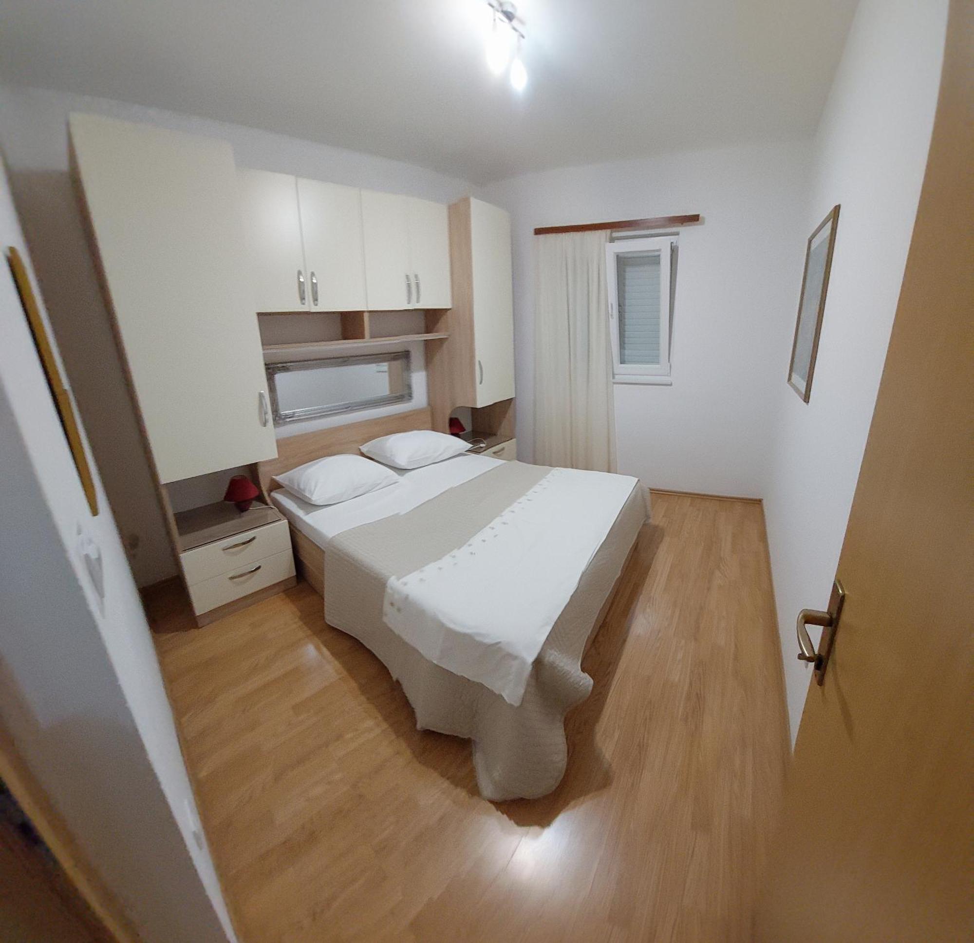 Apartman Igor Podgora Esterno foto